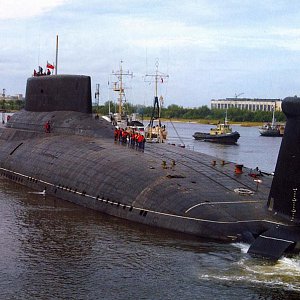 TK-208 Dmitrij Donskoi - Je to jediná ponorka, která má tři vlečená sonarová pole, dva v ocasu pod vodoryskou a jednu na vrcholu kormidla.