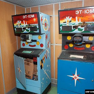 Arkádové hry (TK-17 Akhangel'sk) - nevypadají příliš sofistikovaně, ale hádám, že Atari v SSSR neprodával mnoho her. :-)