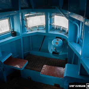 Plášť, který je uzavřen a chrání posádku v bouři nebo extrémním chladem. Zaplavuje se vodou, když je ponorka ponořena.